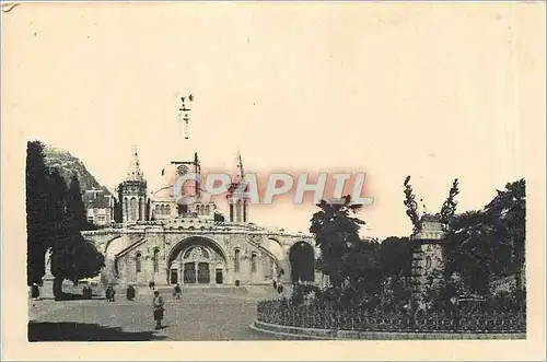 Cartes postales Lourdes La Basilique et la Vierge Couronnee