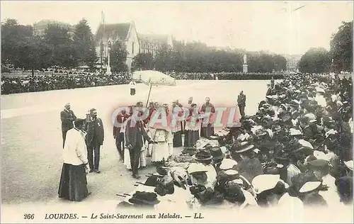 Ansichtskarte AK Lourdes Le Saint Sacrement aux Malades