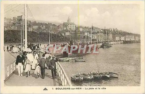 Cartes postales Boulogne sur Mer Le jetee et la ville Bateaux