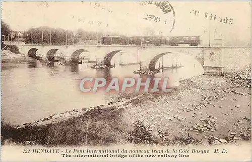 Ansichtskarte AK Hendaye Le Pont International du nouveau tram de la Cote Basque Train