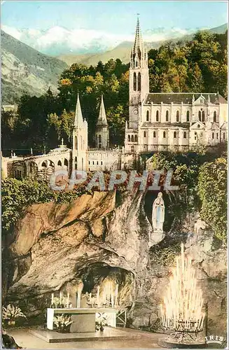 Cartes postales Lourdes La Grotte et la Basiique