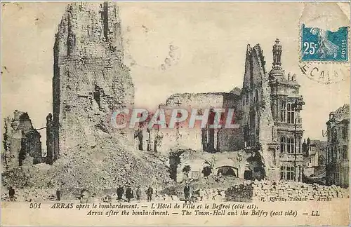 Cartes postales Arras apres le bombardement L'Hotel de Ville et le Beffroi