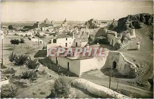 Cartes postales moderne Guadix Vue des Grottes Au fond la Alcazaba