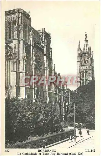 Ansichtskarte AK Bordeaux La Cathedrale et Tour Pey Berland Cote Est