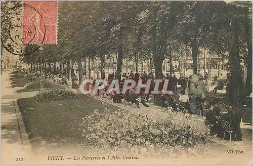 Cartes postales Vichy Les Parterres et l'Allee Centrale