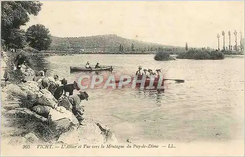 Cartes postales Vichy L'Allier et Vue vers la Montagne du Puy de Dome