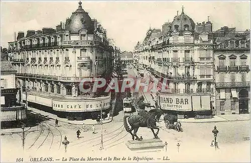 Cartes postales Orleans La Place du Martroi et la Rue de la Republique