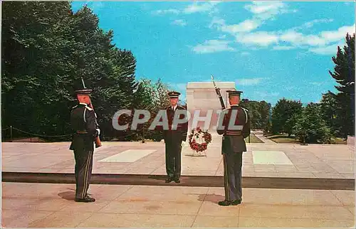 Cartes postales Tomb of the Unknowns where rest in honored glory Unknown Americans who fell in both World Wars a