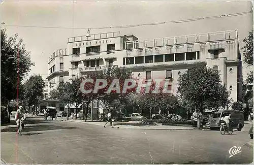 Cartes postales moderne Fes Le Grand Hotel et le Boulevard du 4e Tirailleur