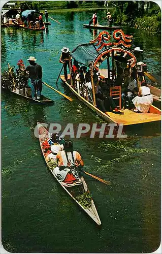 Ansichtskarte AK Xochimilco DF Typical flower decked boats carry excursionists along the canals through Xochimilc