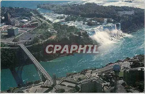 Cartes postales Niagara Falls Canada Vue aerienne des chutes and americaines et le Pont Internationale Rainbow