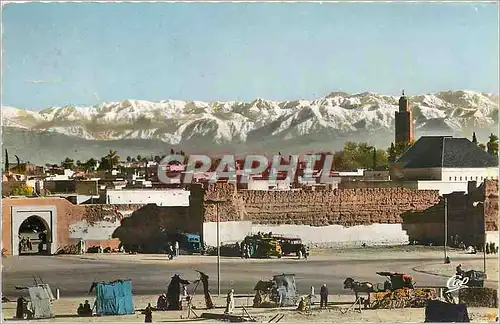 Cartes postales moderne Marrakech La Koutoubia et l'Atlas vus de la Place de Bad Doukkala