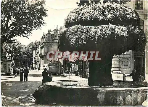 Cartes postales moderne Salon de Provence La fontaiine moussue et la route d'Arles