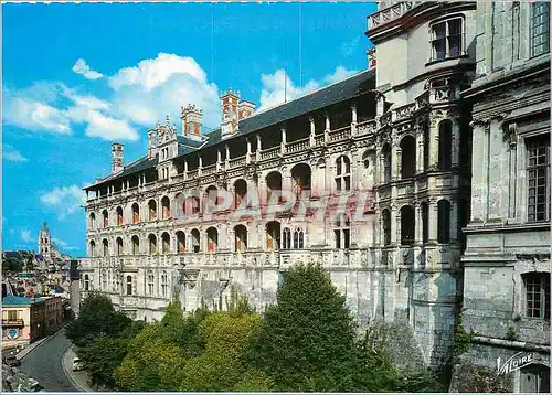 Cartes postales moderne Blois Loir et Cher L'Aile Francois 1er du Chateau Au fond a gauche la cathedrale Saint Louis