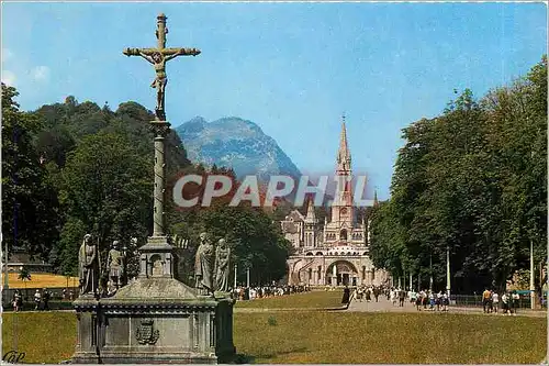 Cartes postales Lourdes Le Calvaire breton et la Basilique