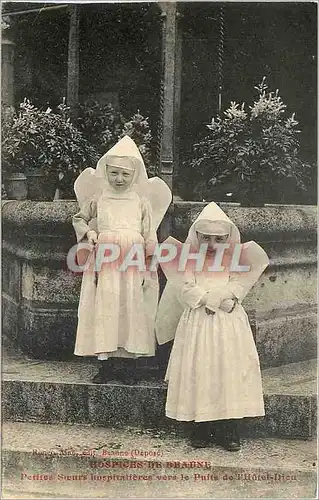 Cartes postales Hospices Le Beaune Petites Soeurs hospitalieres vers le Puits de l'Hotel Dieu