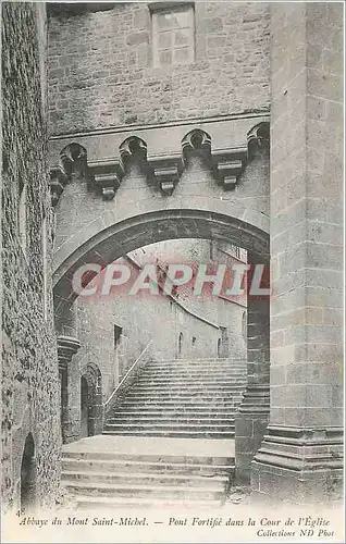 Ansichtskarte AK Abbaye du Mont Saint Michel Pont Fortife dans la Cour de l'Eglise