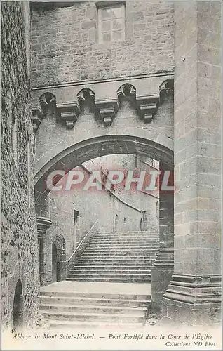 Cartes postales Abbaye du Mont Saint Michel Pont Fortife dans la Cour de l'Eglise