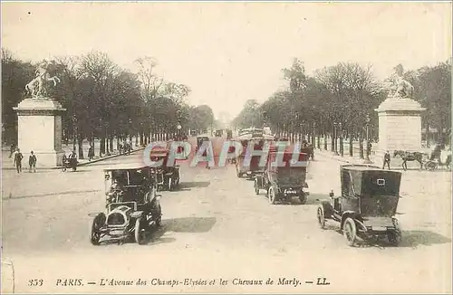 Cartes postales Paris L'Avenue des Champs Elysees et les Chevaux de Marly Automobile