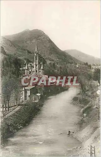 Cartes postales Lourdes La Basilique et le Gave