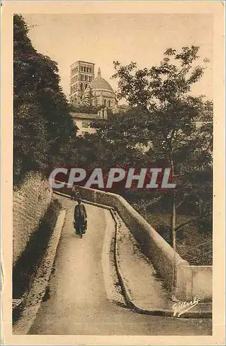 Ansichtskarte AK Angouleme Vieille Rue Saint Martin et la Cathedrale