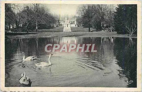 Cartes postales Montpellier Jardin de l'Esplanade le Monument Auguste Comte et le Monument aux Morts