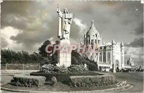 Cartes postales moderne Lisieux Calvados Statue de Sainte Therese et la Basilique