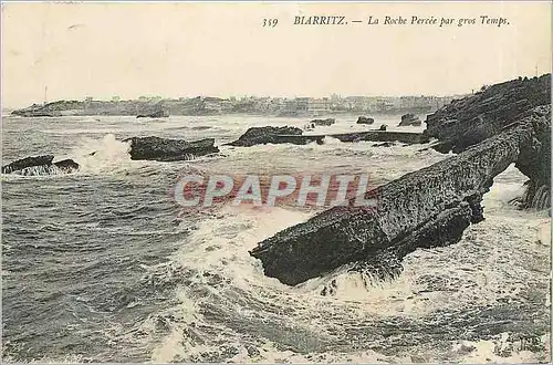 Ansichtskarte AK Biarritz La Roche Percee par gros Temps