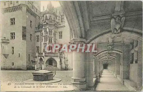 Cartes postales Pierrefonds - Le Chateau - Vue interieure de la Colonnade de la Cour d'Honneur