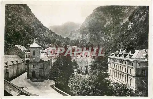 Ansichtskarte AK Eaux-Chaudes - Vue generale Eglise et Etablisement Thermal