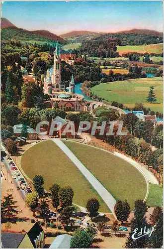 Ansichtskarte AK Lourdes - La Basilique et la Basilique souterraine St Pie X