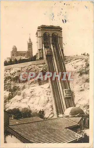 Cartes postales Marseille Les Ascenseurs et Basilique de Notre-Dame de la Garde