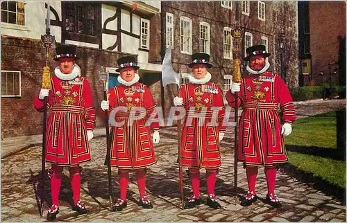 Cartes postales moderne London Yeoman Warders at the Tower of London Militaria