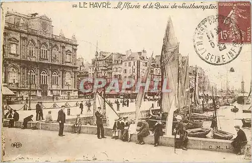 Ansichtskarte AK Le Havre - Le Musee et le Quai de Southampton Bateaux de peche