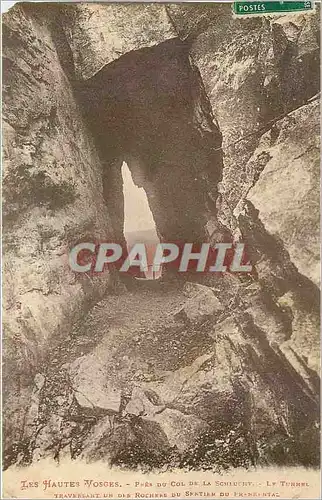 Cartes postales Les Hautes Vosges Pres du col de la Schlucht Le tunnel traversant un des rochers du sentier de F