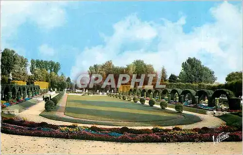 Cartes postales moderne Bourges Le jardin des Pres Fichaux - Le tapis vert