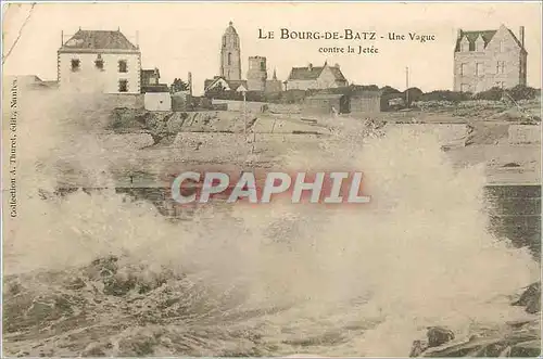 Cartes postales Le Bourg-de-Batz - Une Vague contre la Jetee