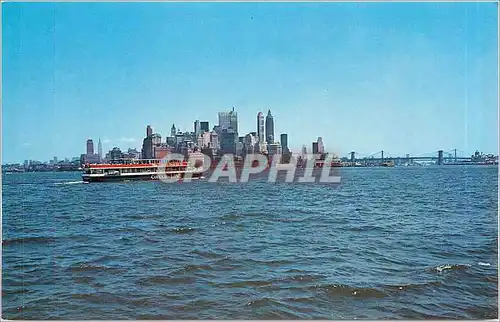 Cartes postales moderne Circle Line yacht showing New York City's picturesque downtown Manhattan skyline