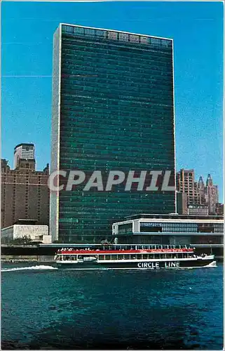 Moderne Karte East River view showing a Circle Line yacht with the United Nations Headquarters in the backgrou