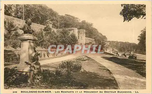 Cartes postales Boulogne-sur-Mer - Les Remparts et le Monument du Docteur Duchenne