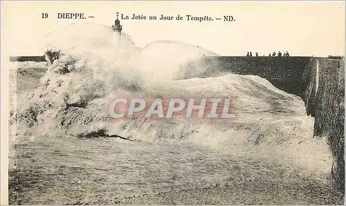 Cartes postales Dieppe - La Jetee un Jour de Tempete Phare