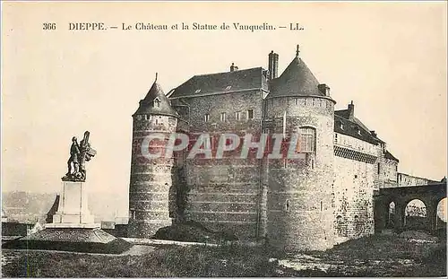 Cartes postales Dieppe - Le Chateau et la Statue de Vauquelin