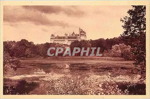 Cartes postales Chateau de Pierrefonds Vue generale prise de l'Etang
