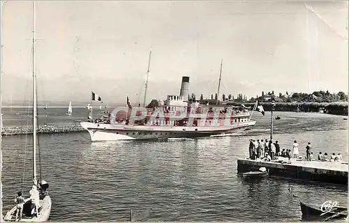 Cartes postales moderne Thonon les Bains Entree du Bateau a Vapeur dans le Port Bateau