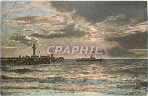 Cartes postales Trouville Coucher de soleil sur la mer Bateau