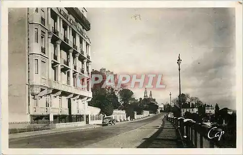 Ansichtskarte AK Pau Boulevard des Pyrenees dans le fond le Palais d'hiver