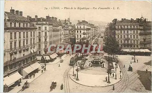 Ansichtskarte AK Lyon Place de la Republique Vue d'ensemble Tramway