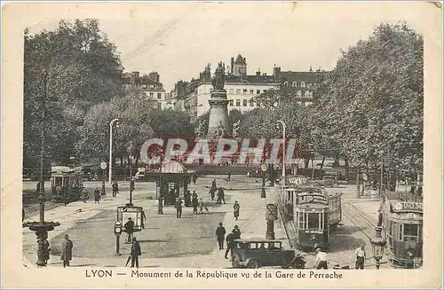 Cartes postales Lyon Monument de la Republique vu de la Gare de Perrache Tramway