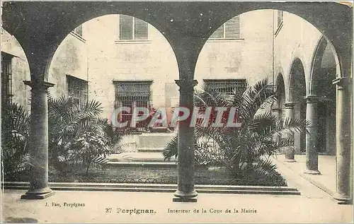 Cartes postales Perpignan Interieur de la Cour de la Mairie
