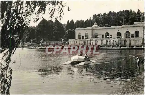 Cartes postales moderne Station Thermale de Bagnoles de l'Orne Un coin de Lac et le Casino du Lac